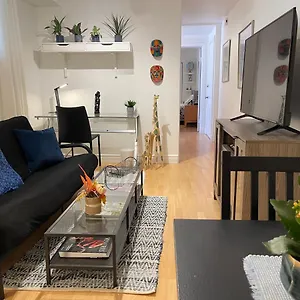 Cozy In Great Location With Free Parking - 31 Night Minimum Apartment