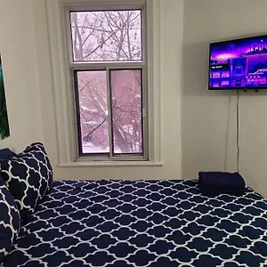 Full Kitchen \\ Tv + Netflix \\ B Homestay