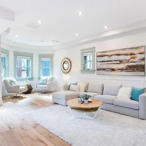 Easeful 2 Bedroom Unit Near Bay Homestay Vancouver