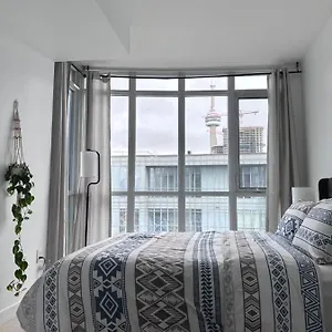 Stylish 2 Bedrooms W/ Awesome View & Parking Apartment Toronto